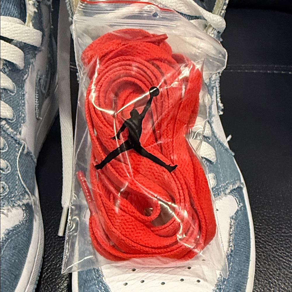 Women’s Jordan 1 Retro High OG - Picture 6 of 6